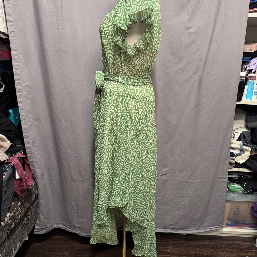 Vince Camuto Maze Print
Flutter Sleeve Asymmetric Hem
Midi Dress - Size S - Picture 3 of 7